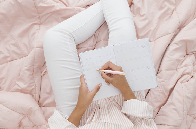 Looking to grow as a creative business owner without having to think so hard about it? Adopting these five habits will help you to achieve the success that you’ve been looking for, without all of the strife. From Michelle Hickey Design #personalgrowth #creativebusiness #habits